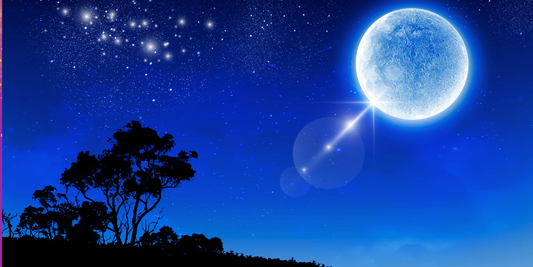 Vollmond in glitzerndem Nachthimmel